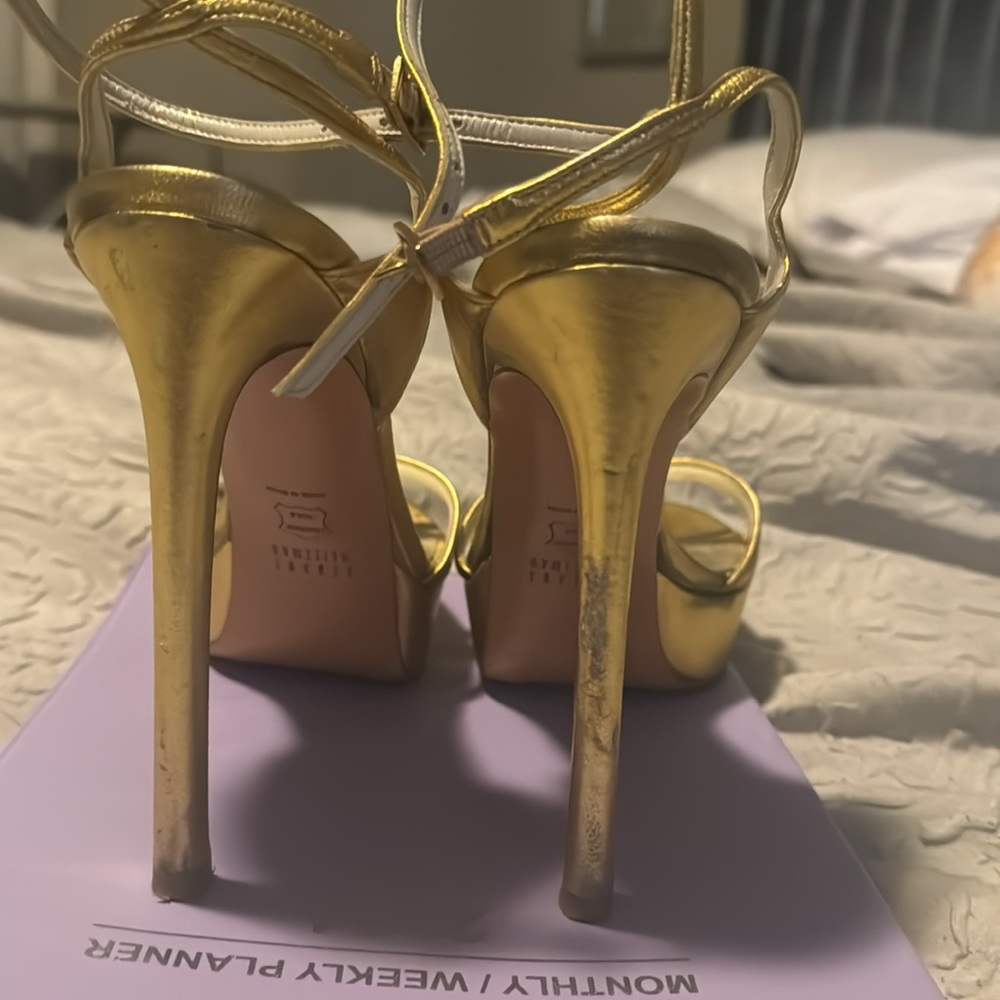 Stuart Weitzman - Picture 2 of 3